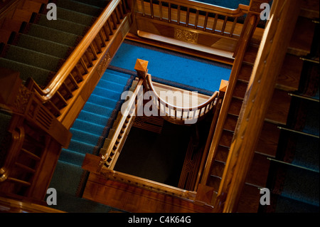 Blick von der obersten Etage eines schönen und Vintage Herrenhauses macht ein interessantes Grafik-Design. Stockfoto