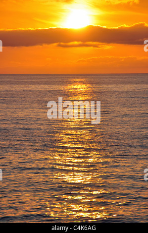 Sonnenuntergang über Meer, MS Eurodam Cruise Ship, Nordsee, Nordeuropa Stockfoto