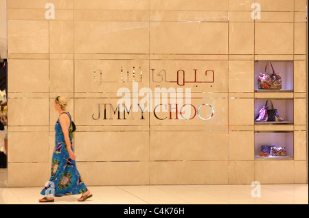 Jimmy Choo-Showroom in der Dubai Mall, Dubai, Vereinigte Arabische Emirate Stockfoto