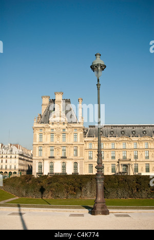 Louvre-außen Stockfoto