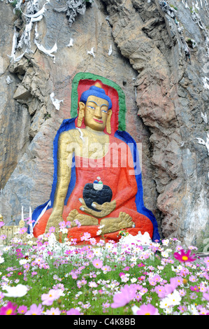 Riesige Felsen geschnitzte Statue des Buddha in Lhasa, Tibet Stockfoto