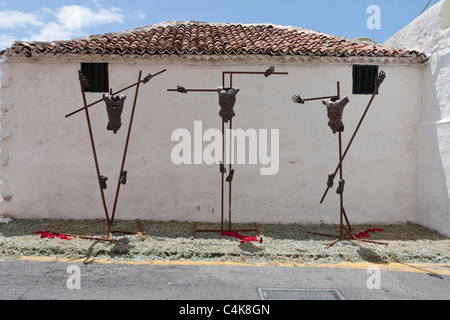 Skulpturale Darstellung des Christus Kreuzigung als Bestandteil einer Osterfeier in Guia de Isora Tenerife-Kanarische Inseln-Spanien Stockfoto