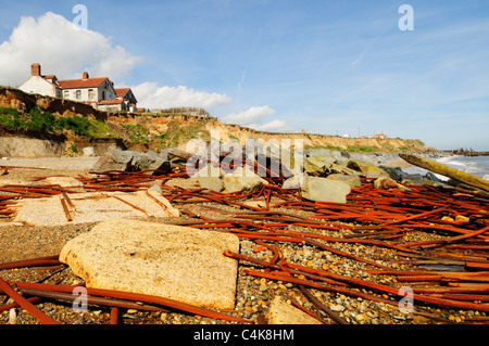 Bleibt des Küstenschutzes auf Happisburgh Beach, Norfolk, England, Uk Stockfoto