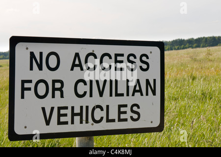 Zeichen auf Salisbury Plain' Kein Zugang für zivile Fahrzeuge" Stockfoto