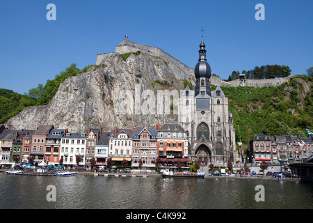 Stiftskirche Notre-Dame und Zitadelle, Dinant auf der Meuse Fluss, Namur, Wallonien, Belgien Stockfoto