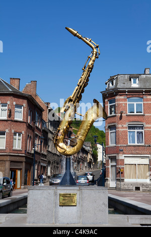 Saxophon-Denkmal für Adolphe Sax, Dinant, Wallonien, Belgien, Europa Stockfoto