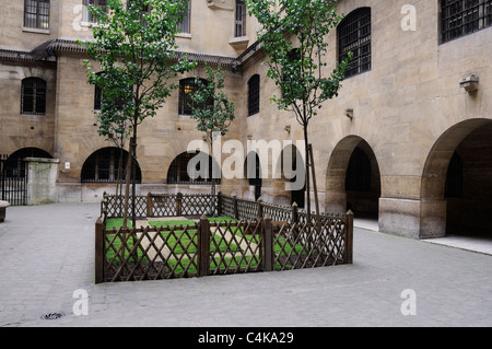 Der Hof des Gefängnisses auf La Conciergerie in Paris Stockfoto