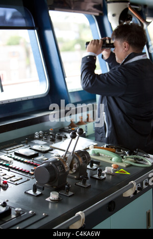 Passagierschiff "Clipper Odyssey" Instrumentierung auf der Brücke des Schiffes. Montrose Schottland, Vereinigtes Königreich Stockfoto