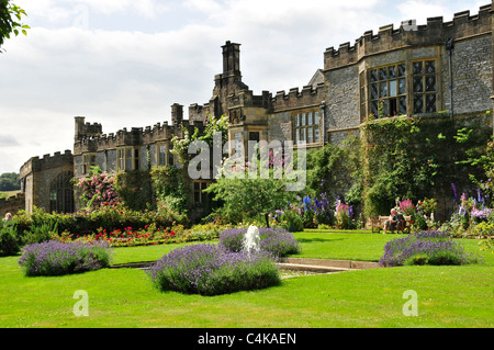 Touristenattraktion Haddon Hall in der Nähe von Bakewell in Derbyshire Stockfoto