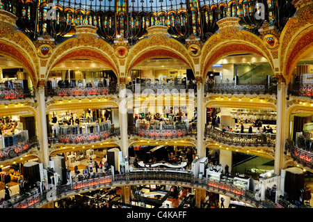 Innen Galeries Lafayette in Paris, Frankreich Stockfoto