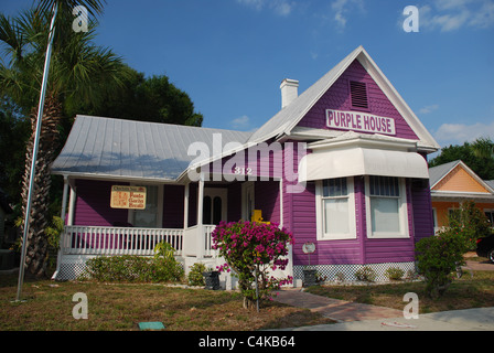 Das lila Haus, historisches Haus im Zentrum von Punta Gorda, Florida Stockfoto