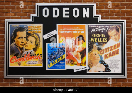 Kinoplakate auf ein Odeon von 1940/41 Werbung Casablanca, Stagecoach, gegangen mit dem Wind und Citizen Kane Stockfoto