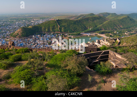 Die Taragarh Fort, oder "Star Fort", es wurde gebaut in AD-1354 auf die Spitze des steilen Hang mit Blick auf die Stadt Bundi Stockfoto