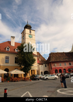 Sibiu, Ratturm Blick vom kleinen Platz. Stockfoto