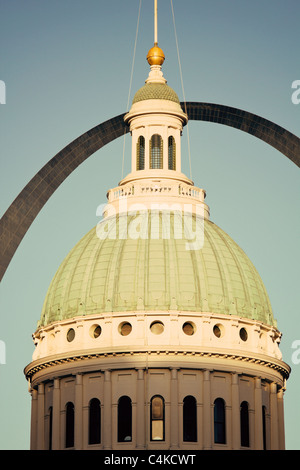 Old Courthouse und den Torbogen in der Innenstadt von St. Louis Stockfoto