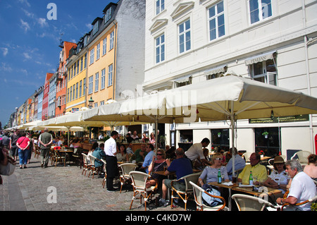 Restaurants am Nyhavn-Kanal, Kopenhagen (Kobenhavn), Königreich Dänemark Stockfoto