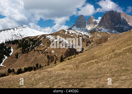 Passo Sella Blick zum Langkofel, Canazei, Trentino-Alto Adige, Dolomiten, Italien, Europa Stockfoto