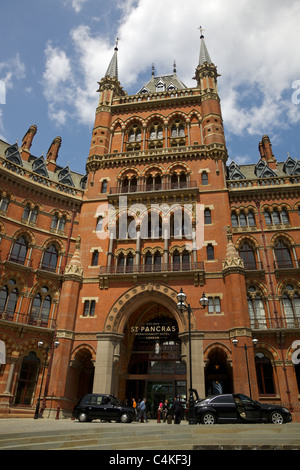 Eingang zum St Pancras Renaissance Hotel London Stockfoto