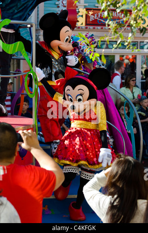 Mickey und Minnie Mouse Charakter im Disneyland in Anaheim, Kalifornien Stockfoto