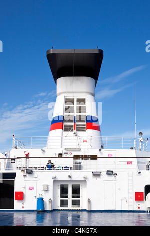 Großen Trichter und Kartenspiel ein Brittany Ferries überqueren Kanal Passagierfähre Frankreich Europa Stockfoto