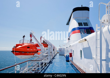 Rettungsboote an Bord ein Cross-Channel Fähre Frankreich Europa Stockfoto