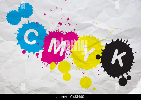 CMYK, vier Buchstaben, die für vier Farben in der Druckindustrie. Bild kann als eine Illustration für eine polygraphische Thema verwendet. Stockfoto