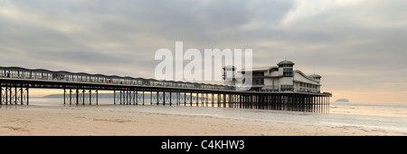 Einen Panoramablick über die Grand Pier am Weston-Super-Mare, Somerset, UK. Stockfoto