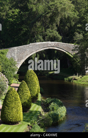 Brig o ' Doon über den Fluß Doon wie in Tam o ' Shanter von Robert Burns, Alloway, Ayrshire, Schottland, UK enthalten Stockfoto