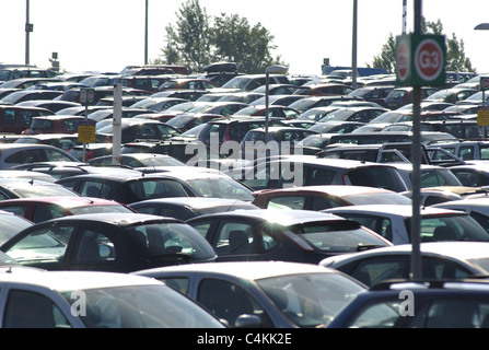 Langzeitaufenthalt-Parkplatz am Flughafen Birmingham, UK Stockfoto