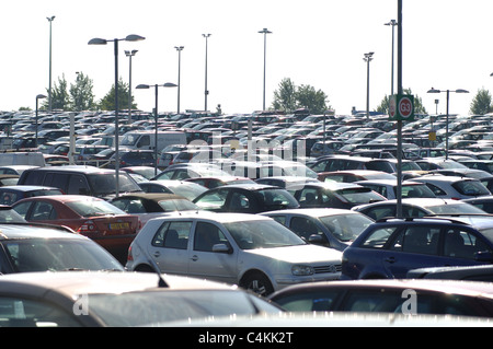 Langzeitaufenthalt-Parkplatz am Flughafen Birmingham, UK Stockfoto