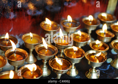 Brennende Jak Butterlampen in einem Kloster, Lhasa, Tibet Stockfoto