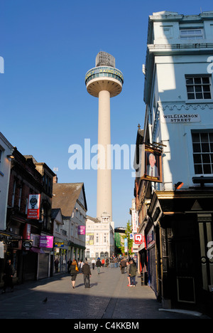 St. Johns Beacon auf Williamson Platz in Liverpool, Heimat von Radio City und das Playhouse Theatre unten. Stockfoto