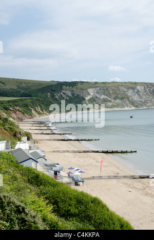 Blick auf die Bucht von Grand Hotel an der sandigen Strand und Buhnen, Swanage, Dorset, England, UK Stockfoto