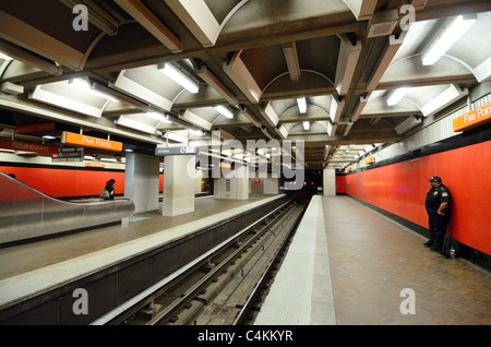 Plattform an fünf Punkte Station-, Teil des Metropolitan Atlanta Rapid Transit Authority (MARTA) in Atlanta, Georgia. Stockfoto