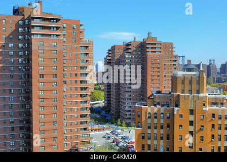 Hohen Aufstieg Apartment-komplexe bilden die Skyline von Lower East Side New York City. Stockfoto