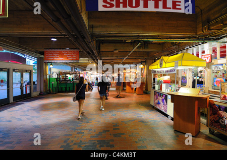 Geschäfte und Arcade an unterirdisch in Atlanta, Georgia. Stockfoto