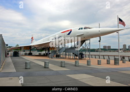 British Airways Concorde Überschall Passagierjet auf dem Display an der Intrepid Aircraft Carrier Museum Manhattan New York City Stockfoto