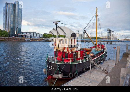 Dampf-leichter VIC 32, festgemacht an Pacific Quay auf dem River Clyde, westlich von central Glasgow, Scotland. AKA "Clyde Puffer". Stockfoto