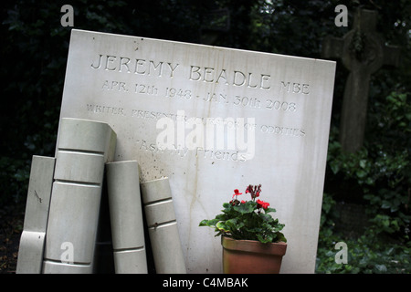 Entertainer Jeremy Beadle Grabstein auf dem Highgate Cemetery in London Stockfoto