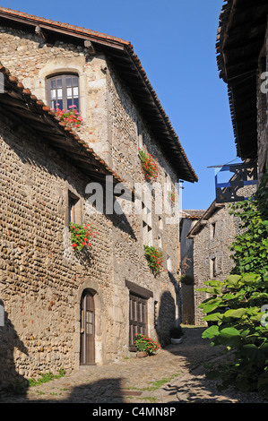 Typische Altbauten Rues des Rondes Perouges Burgund Frankreich Stockfoto