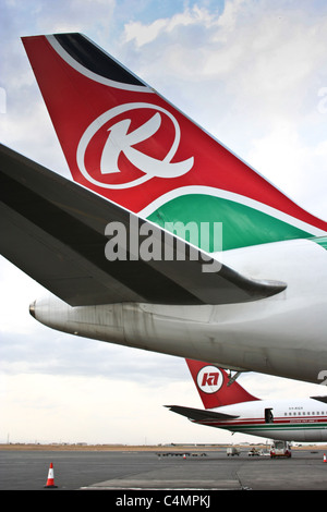 Kenya Airways Flugzeug Livree Logo Beschilderung Höhenleitwerk Stockfoto