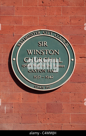 Stadt von Westminster grüne Plakette Kennzeichnung Caxton Hall, London, UK, wo Sir Winston Churchill zwischen 1937-1942 sprach. Stockfoto