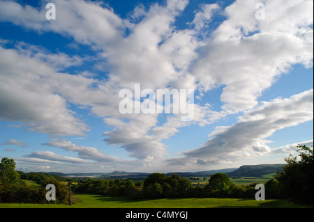 Dramatischer Himmel über das Lyth Tal im südlichen Cumbria. Bereich für Erweiterung zum Lake District National Park geplant Stockfoto
