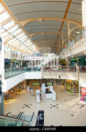 im Inneren der Burg Shopping Mall in Norwich, Großbritannien Stockfoto