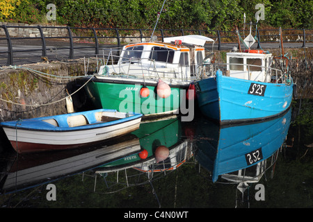 Boote im Hafen von Glengarriff, West Cork, Irland Stockfoto