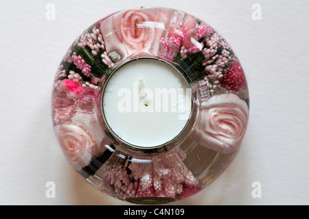 Runde stieg Dreamlight design Glas Kerzenhalter holding Teelicht Kerze, Kerze, auf weißem Hintergrund Stockfoto