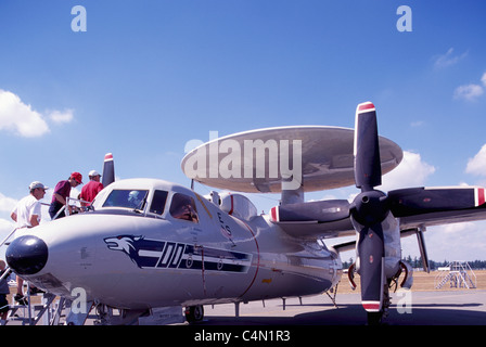 Abbotsford International Airshow, BC, Britisch-Kolumbien, Kanada - Grumman E-2 C Hawkeye frühe Warnung Flugzeug auf Static Display Stockfoto