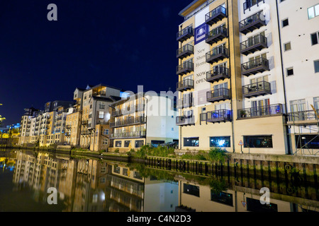 am Flussufer Luxuswohnungen in Norwich Stockfoto