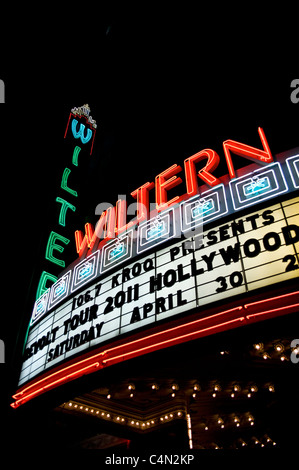 Wiltern Theatre am Wilshire Boulevard in Los Angeles, Kalifornien, USA - in der Nacht Stockfoto