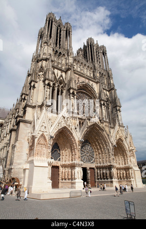 Fassade der Kathedrale Notre-Dame de Reims Stockfoto